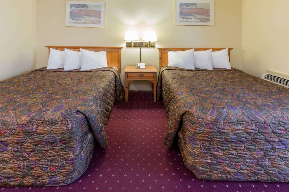 Days Inn By Wyndham Medford 8/22