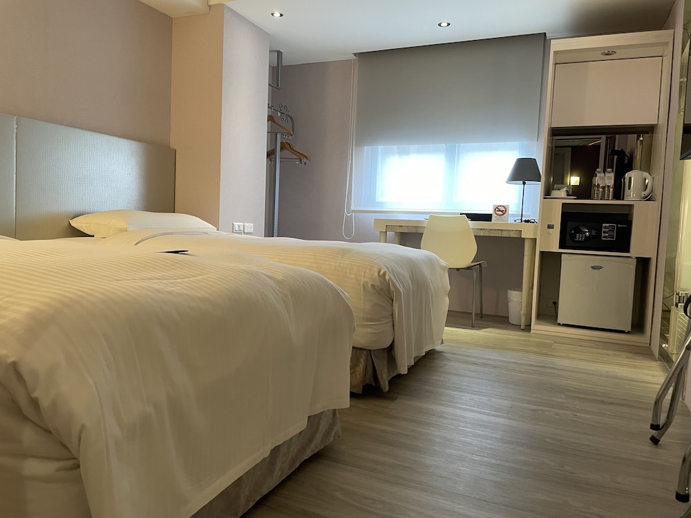 BUSINESS, TWIN BEDS