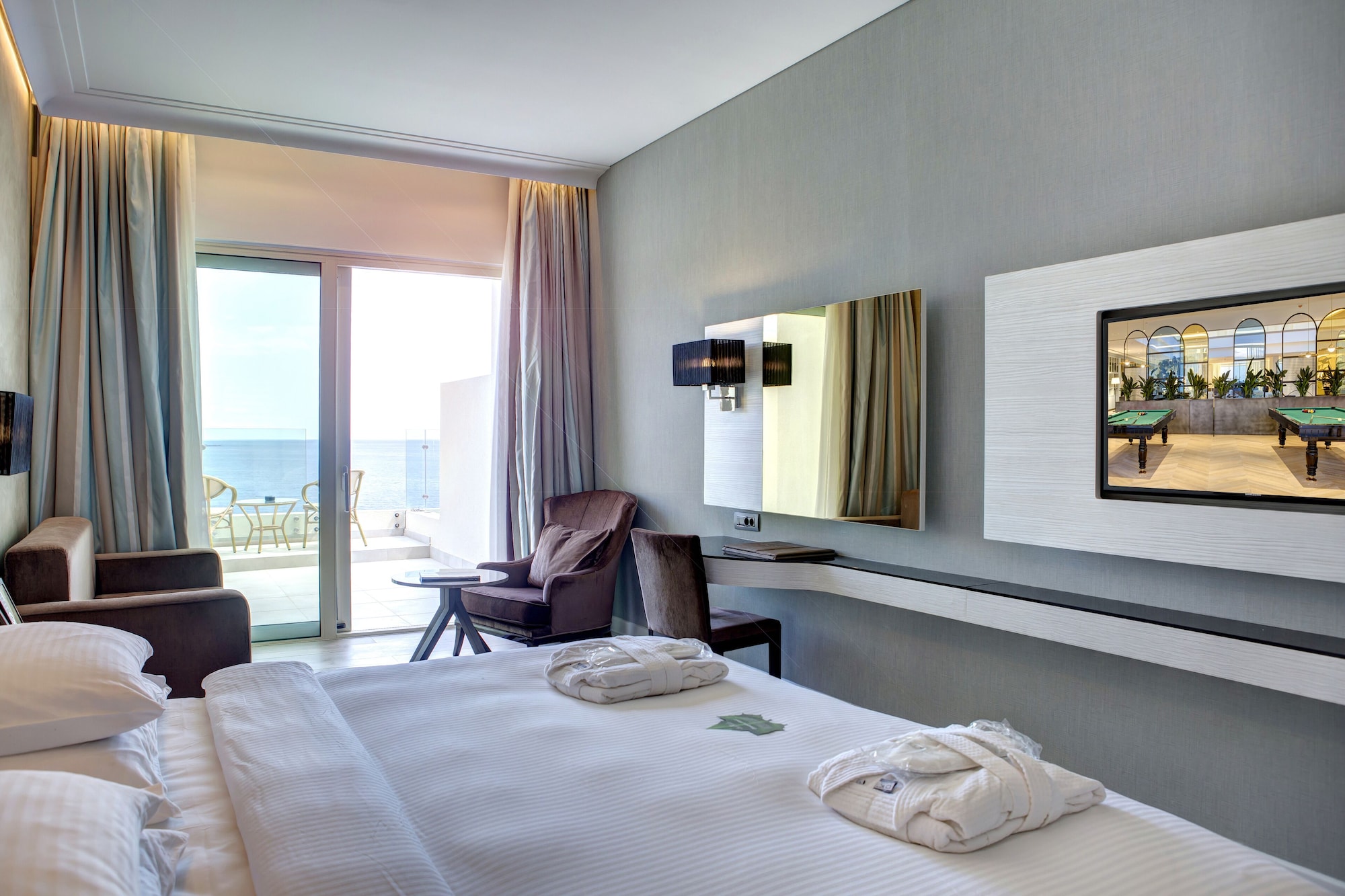 SUPERIOR, TWIN BEDS, SEA VIEW