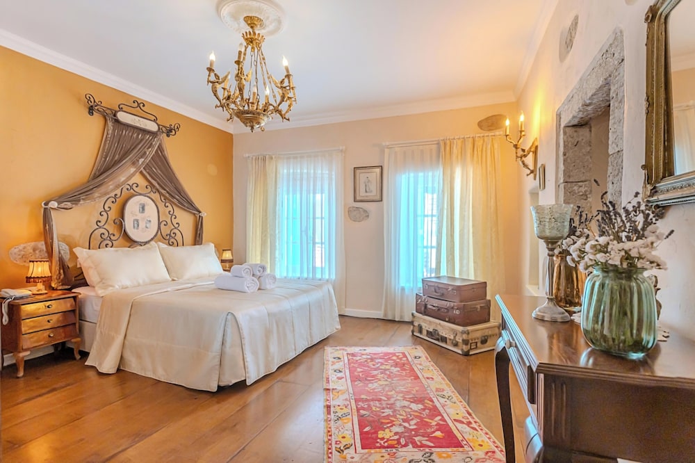 ERENDIRA HOTEL 33/75