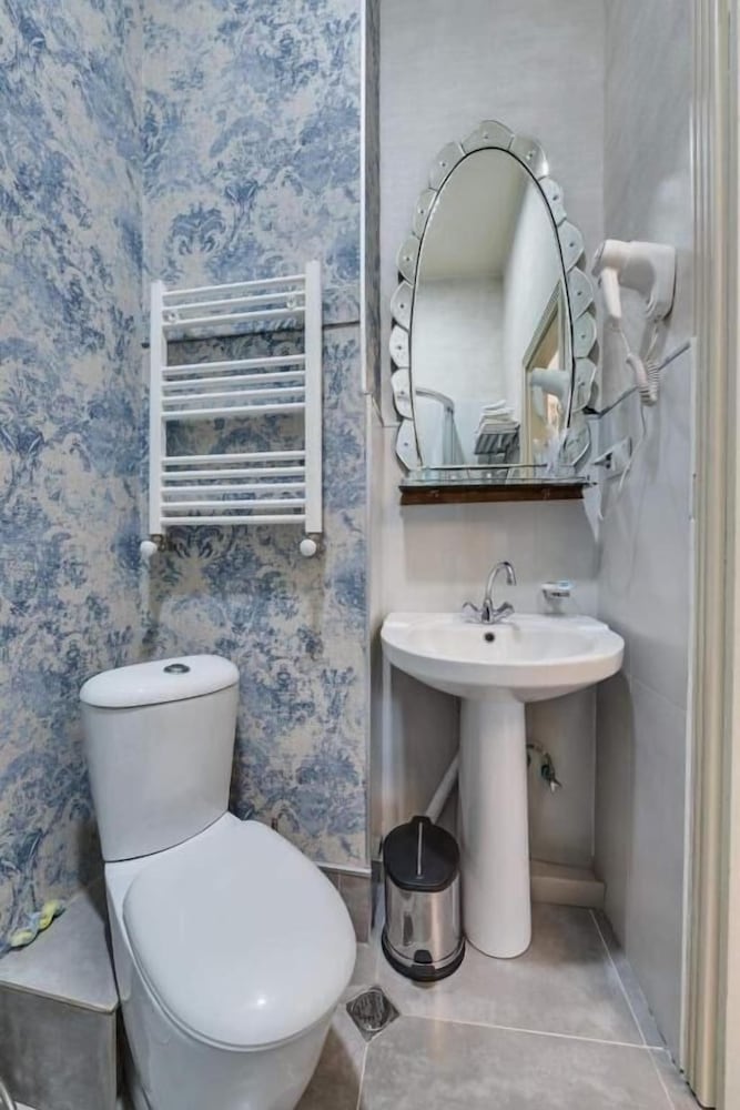 EXCLUSIVE, QUADRUPLE, PRIVATE BATHROOM