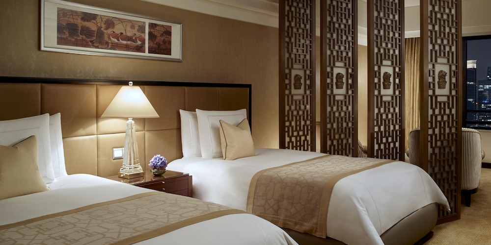 Portman Ritz Carlton 10/43