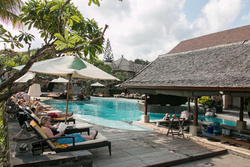 Grand Balisani Suites Hotel 64/71