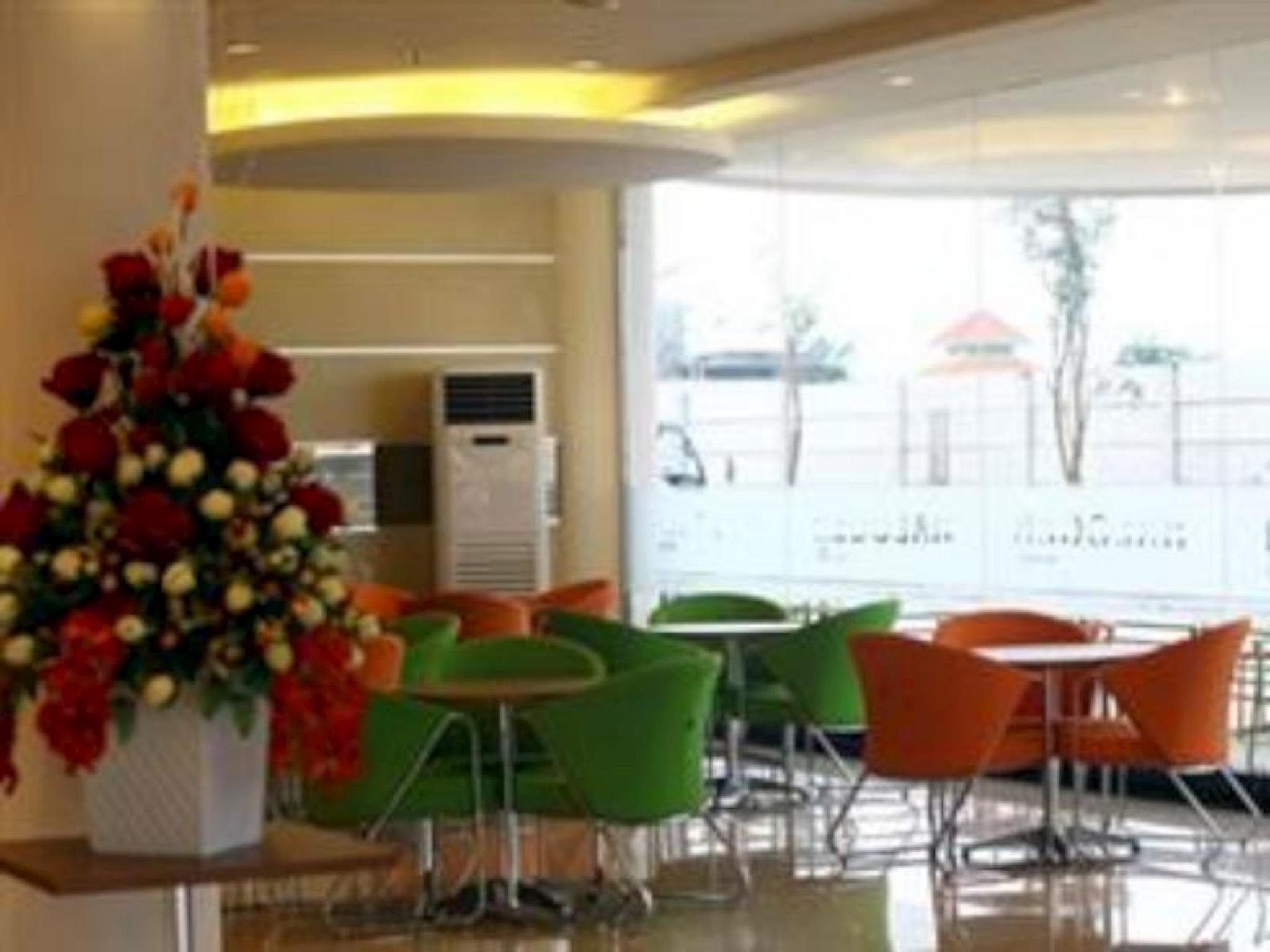 Halogen Hotel 18/20