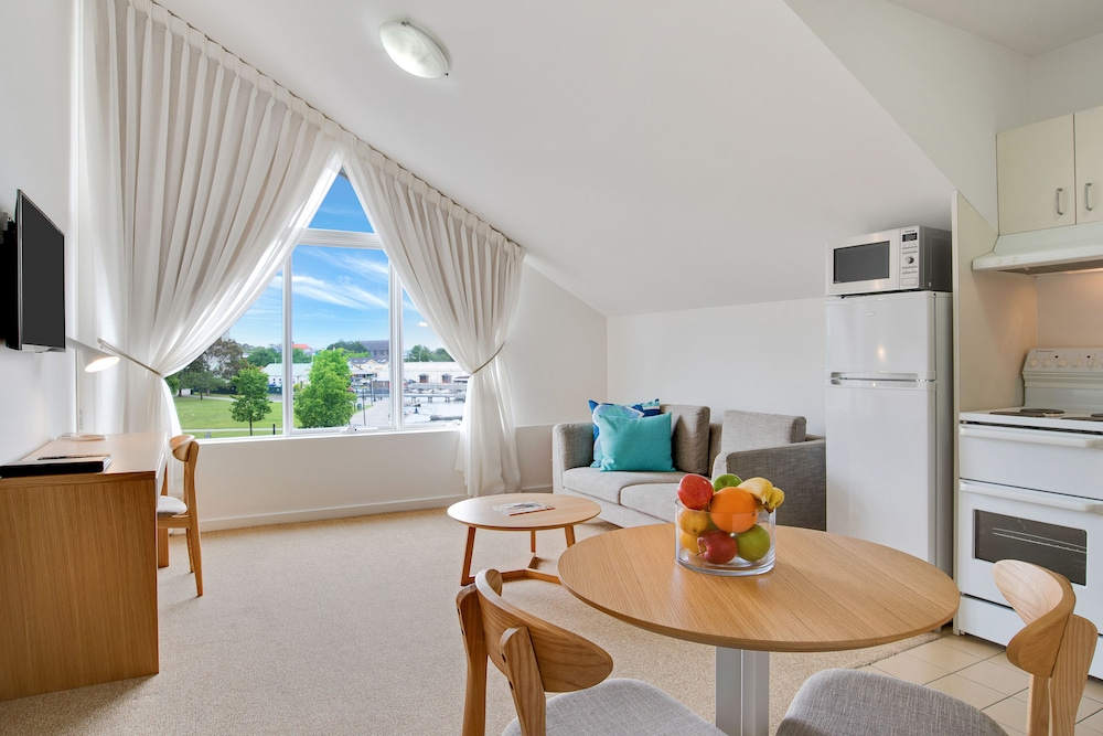 MainStay Suites Williamstown 47/63