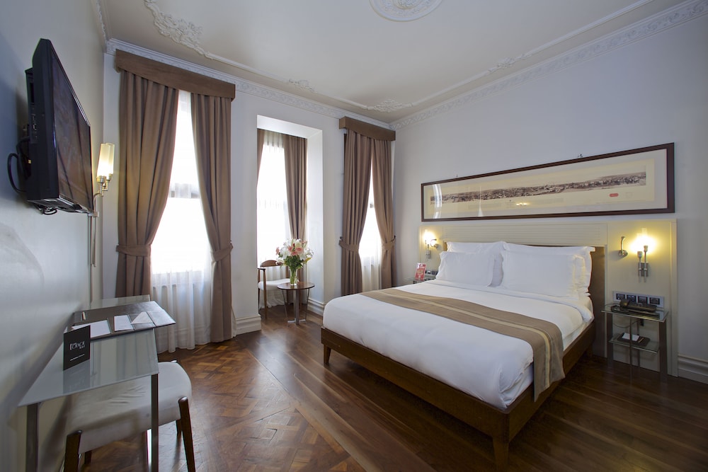 TAXIM LOUNGE HOTEL 26/58