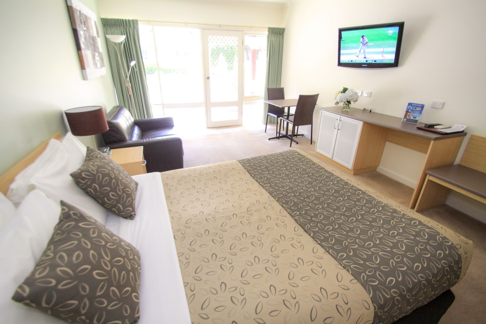 Golden Heritage Motor Inn 27/65