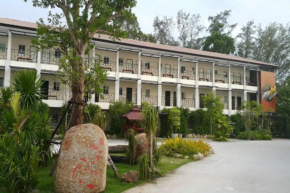 Villa Rayonghouse 3/66