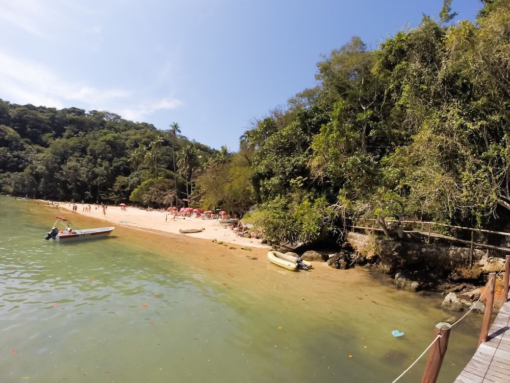 Praia Da Crena Inn 24/42