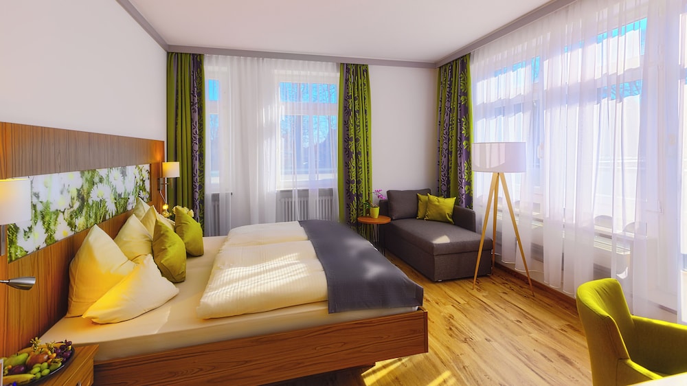 HOTEL SONNENGARTEN 9/60