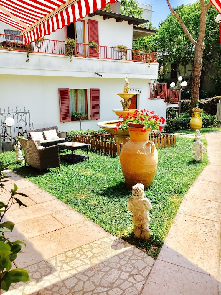 Hotel De Amicis 53/53