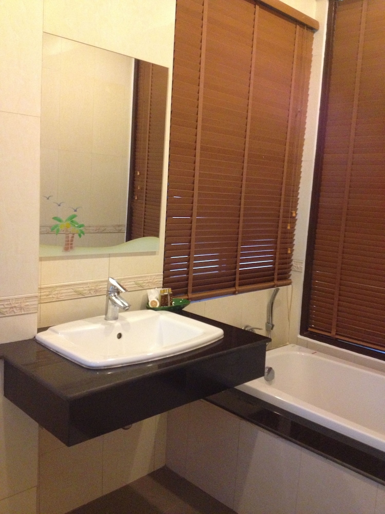 Poolsawat Villa 48/49