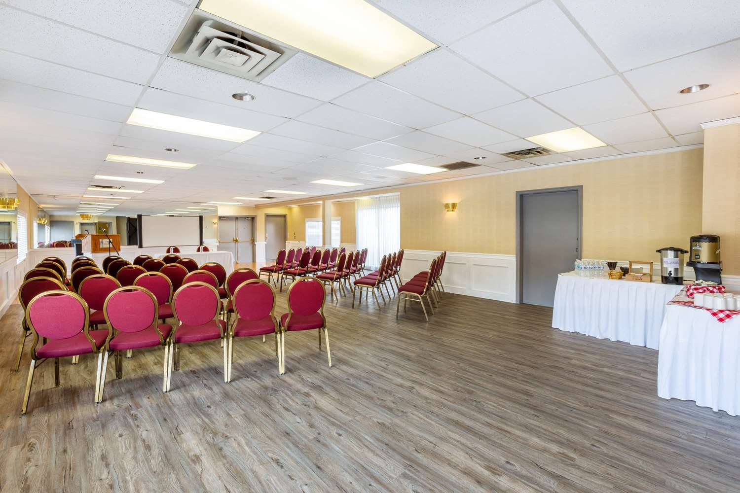 Ramada By Wyndham Coquitlam 51/56
