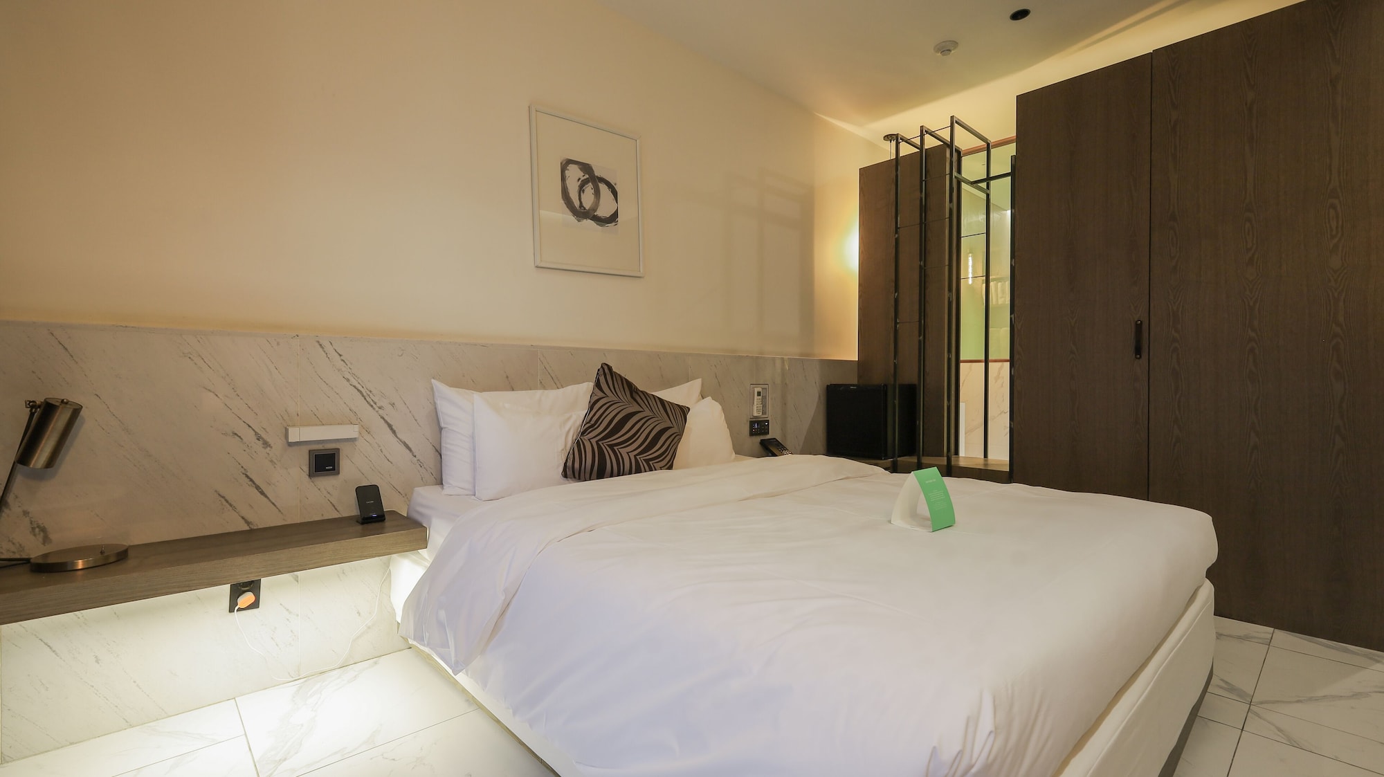 Deluxe, King Bed