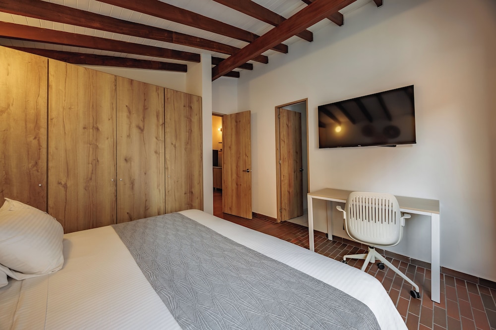 The Somos Flats Laureles 12/49