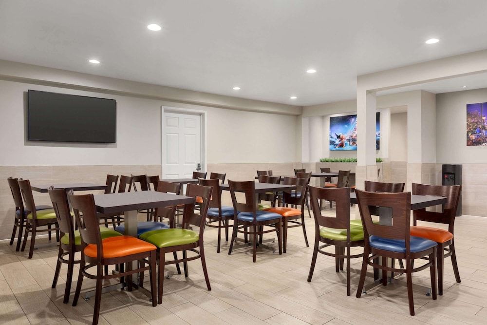 Days Inn & Suites By Wyndham Anaheim At Disneyland Park 34/44