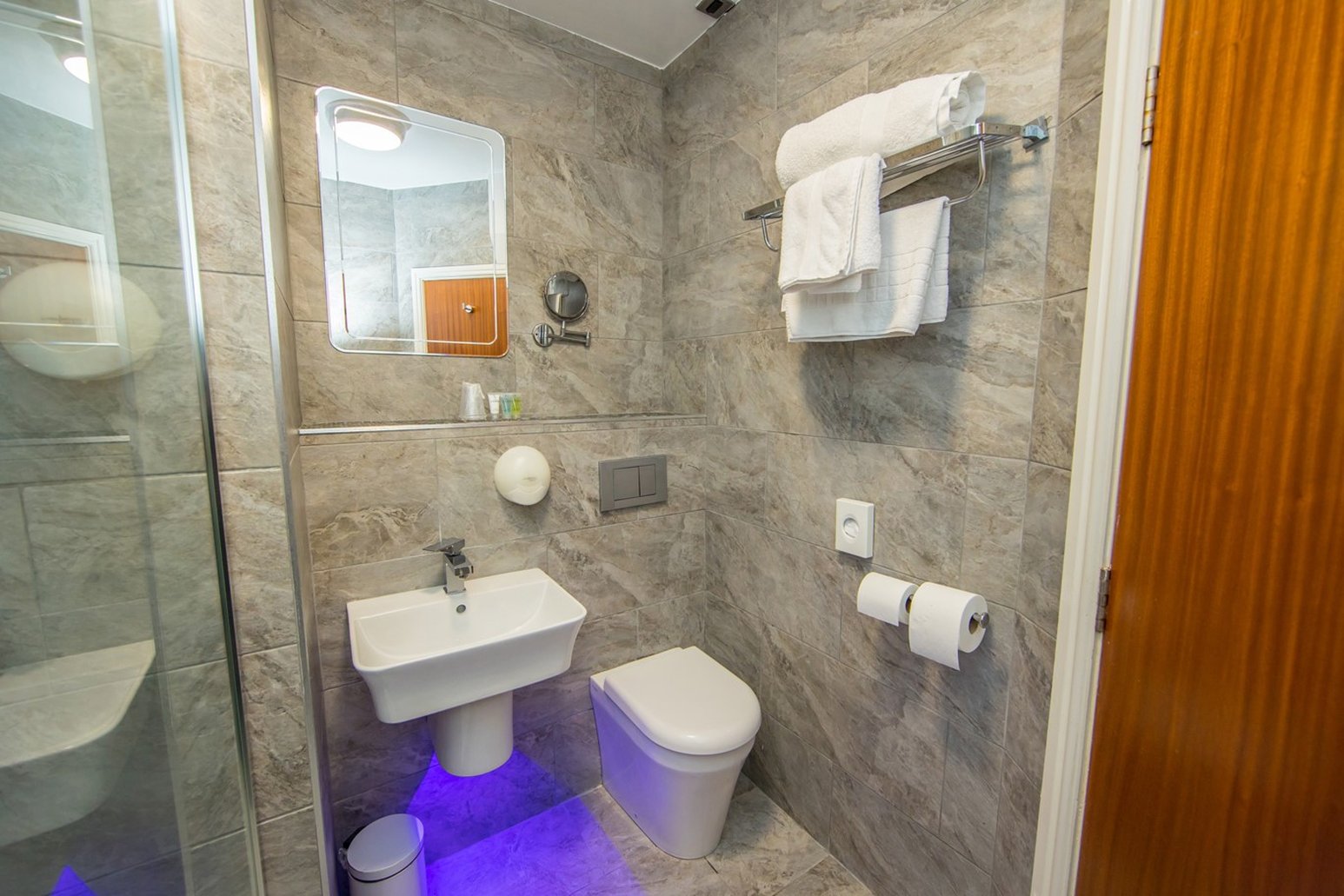 Rogerthorpe Manor Hotel 20/22