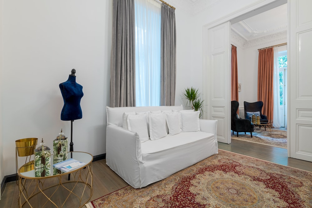 2Mazi Suites 31/47
