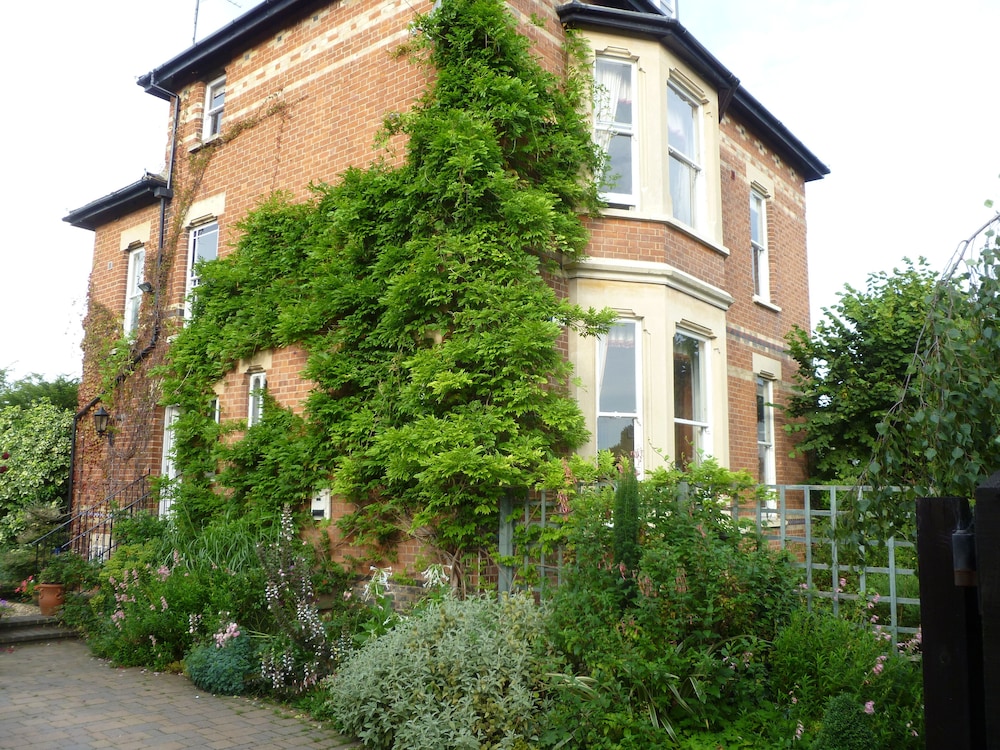 Laurel House 33/38