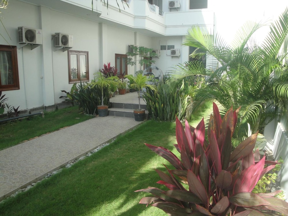 Sylvia Hotel Maumere 43/57
