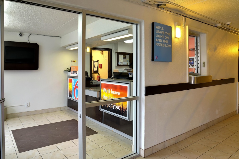 Motel6 Toledo, OH 30/36