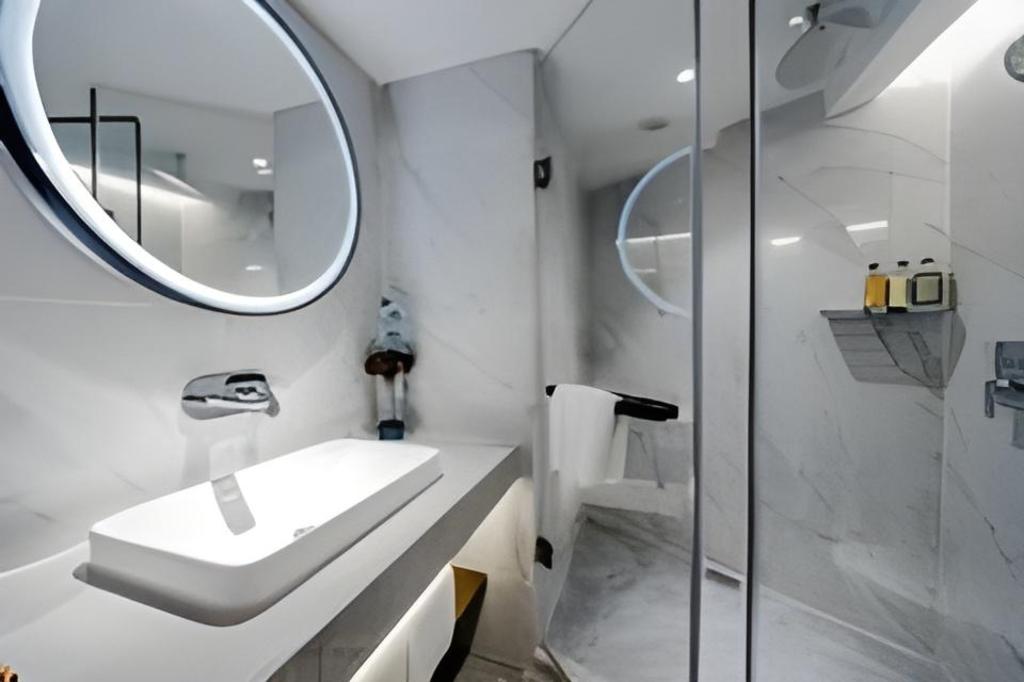 Heyi Queen Bed Room