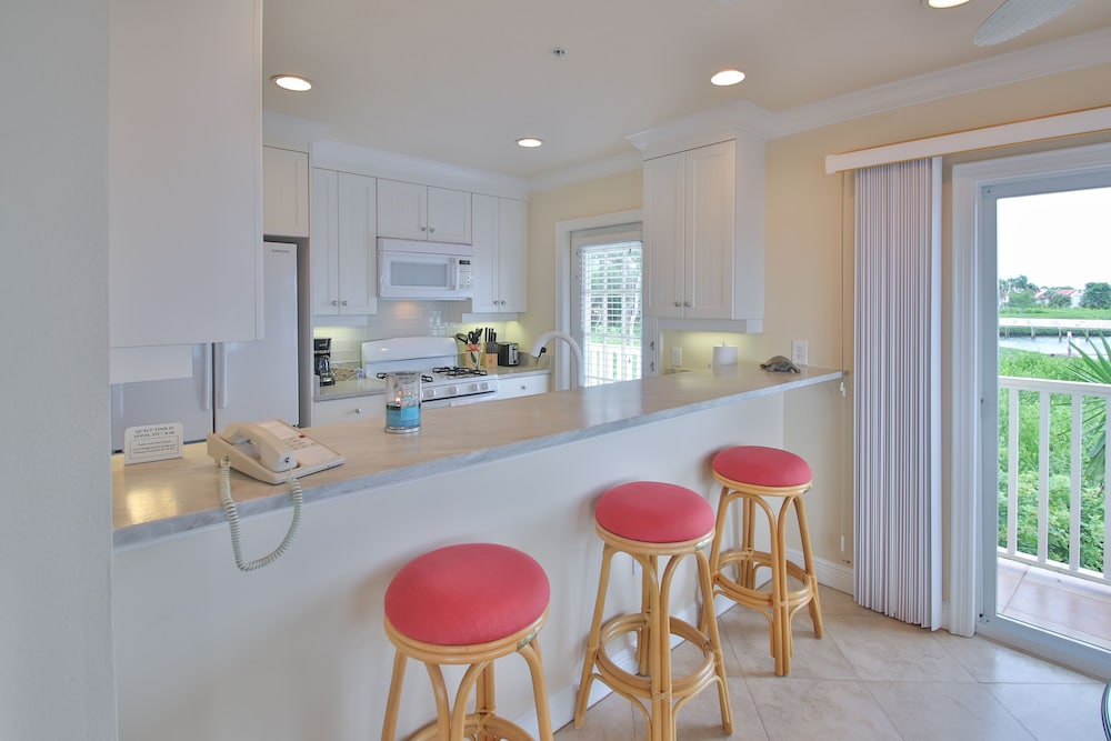 Tortuga Inn Beach Resort 53/76