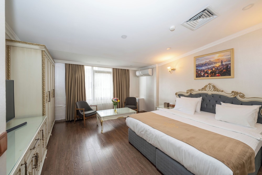 CZN Burak Hotel 33/74