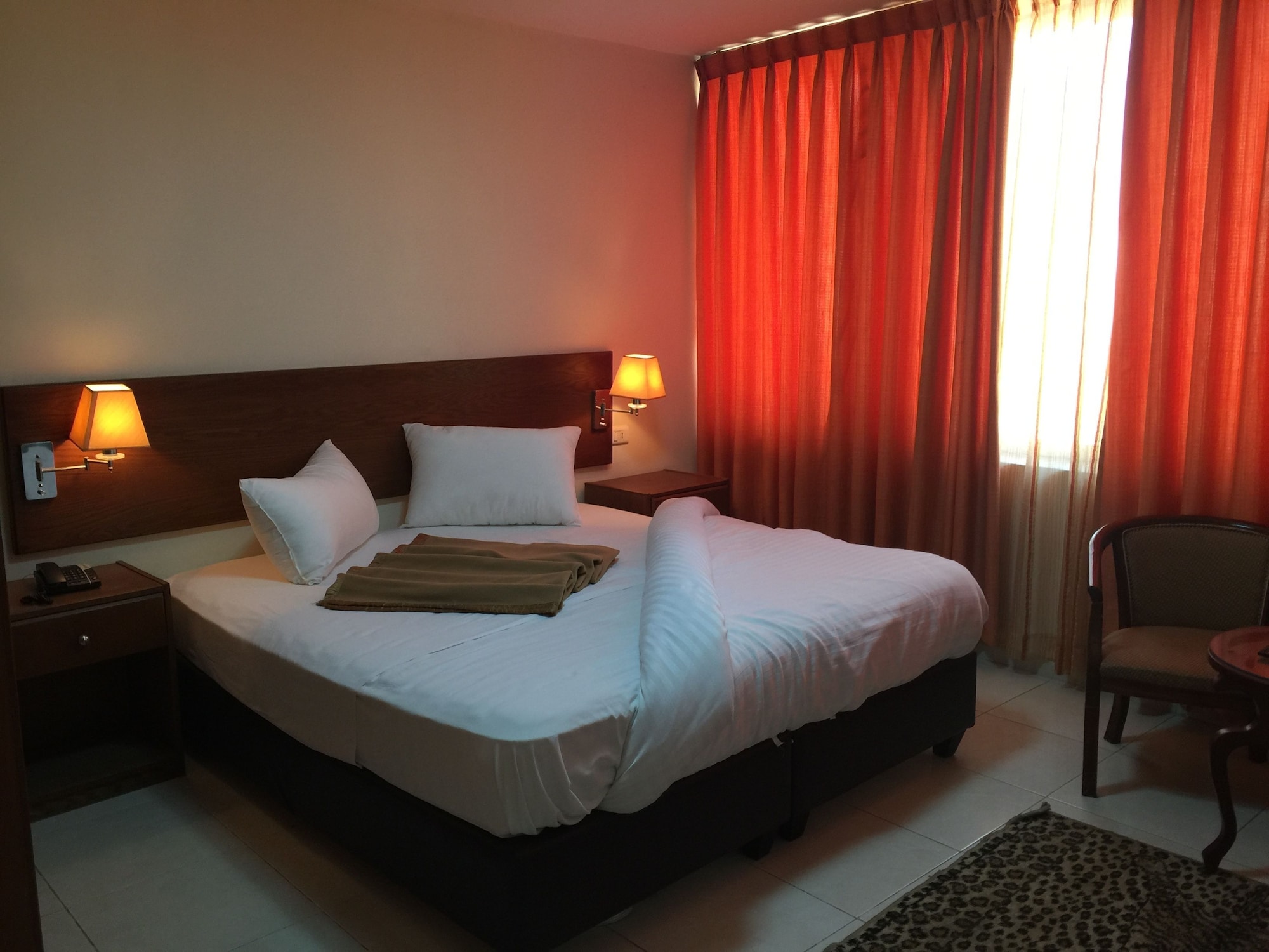 ROOM, DOUBLE BED