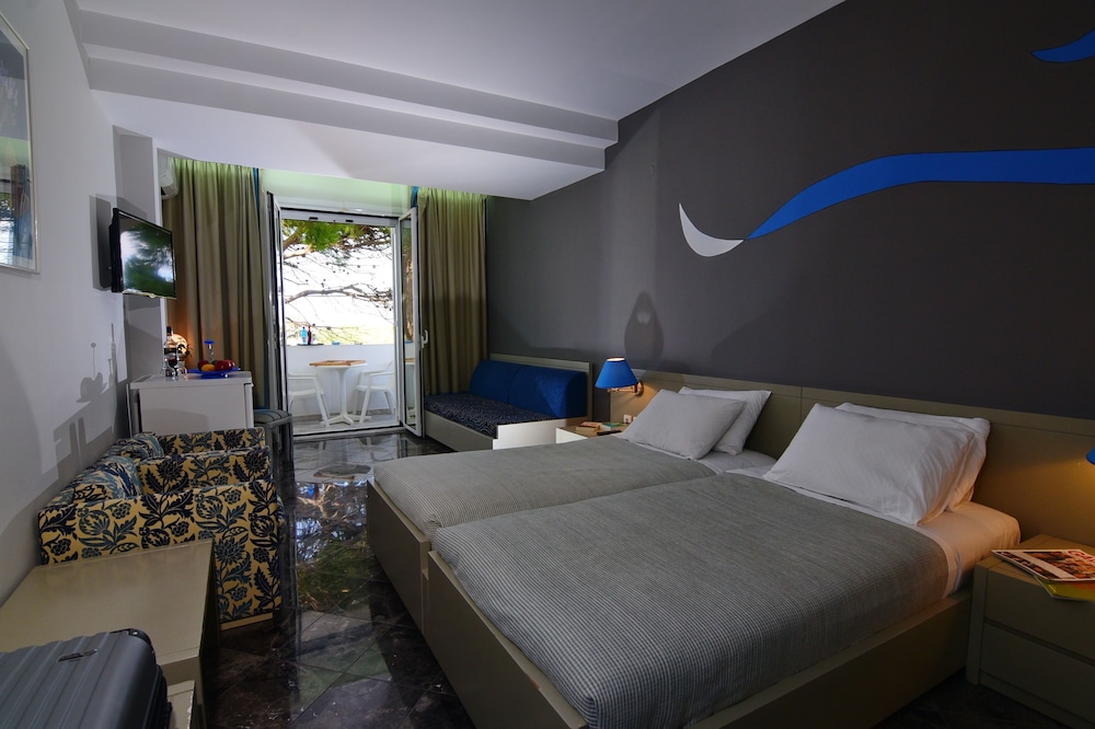 Mantenia Hotel 9/50