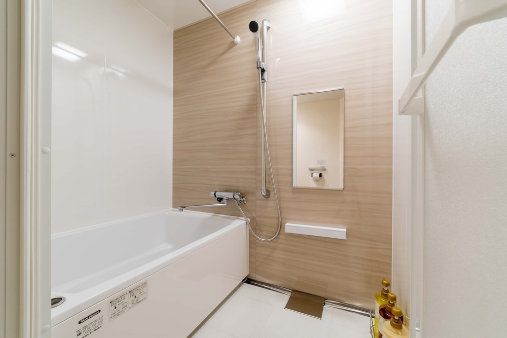 Rinn Sanjo Ohashi East 69/69