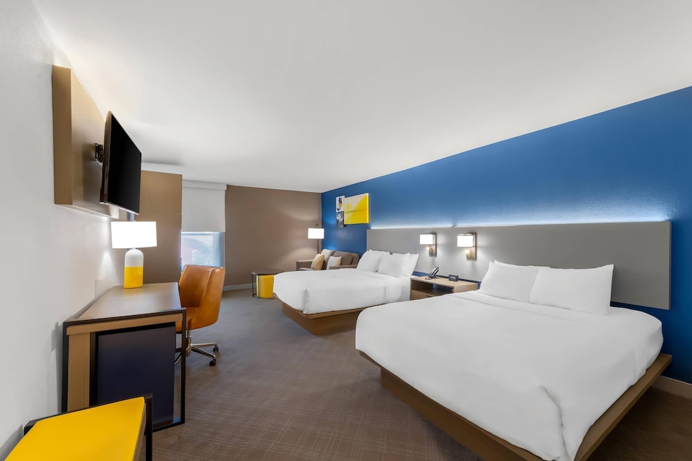 Room, Single, 2 Queen Beds, Sofa, Accessible