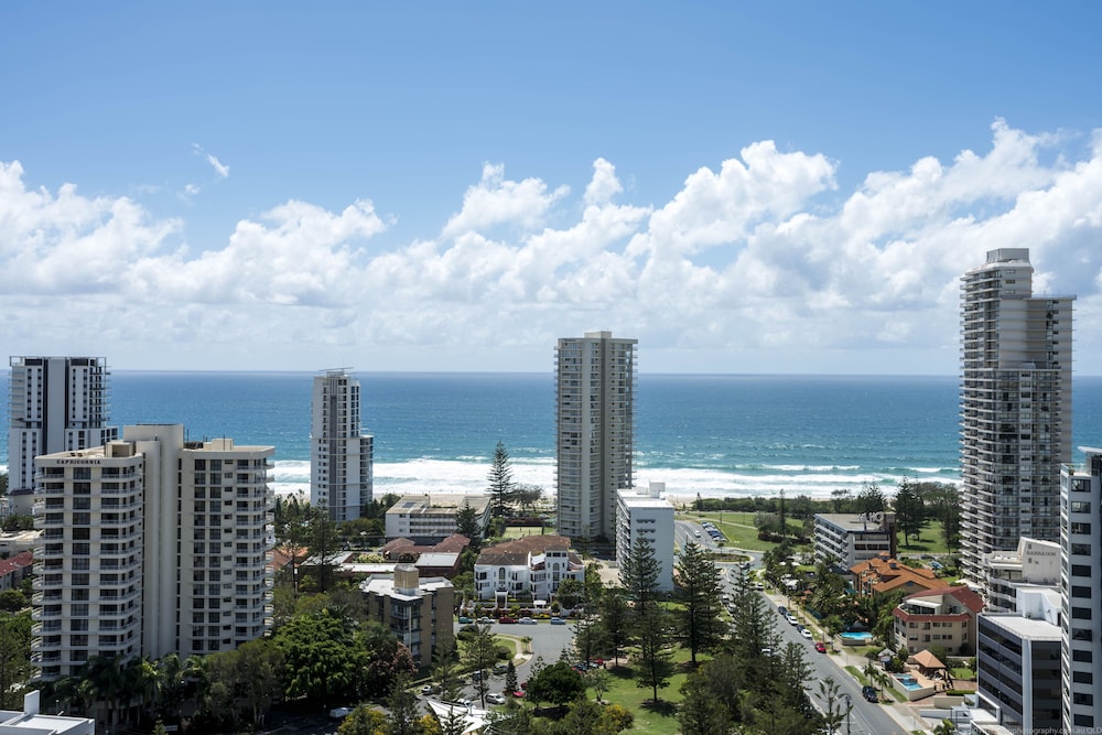 Synergy Broadbeach 47/52