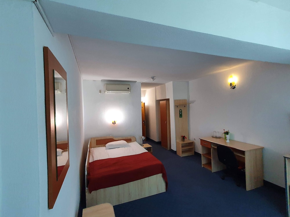 Hotel Cornul Vanatorului 26/68