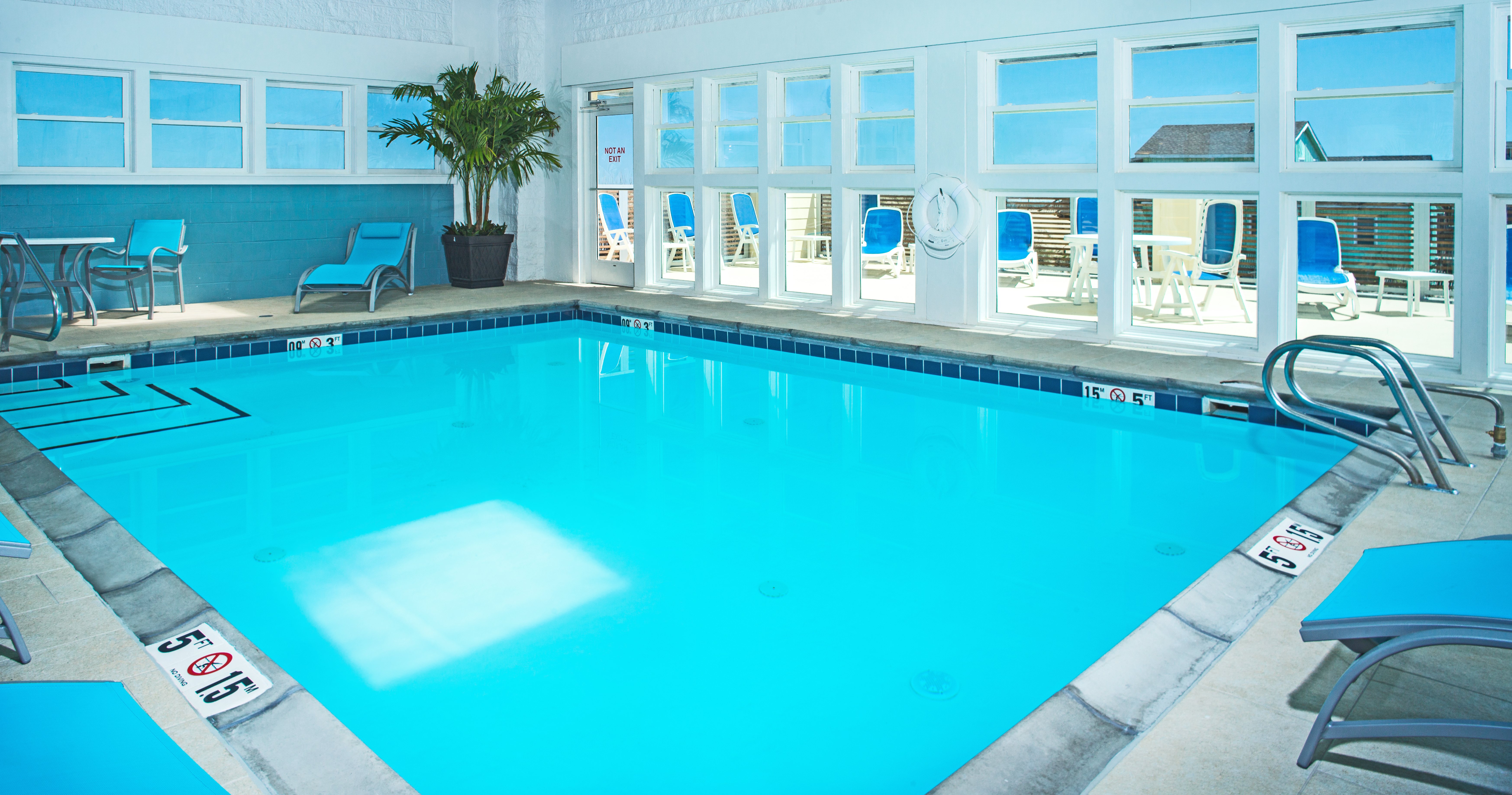 Holiday Inn Express Nags Head Oceanfront 40/62