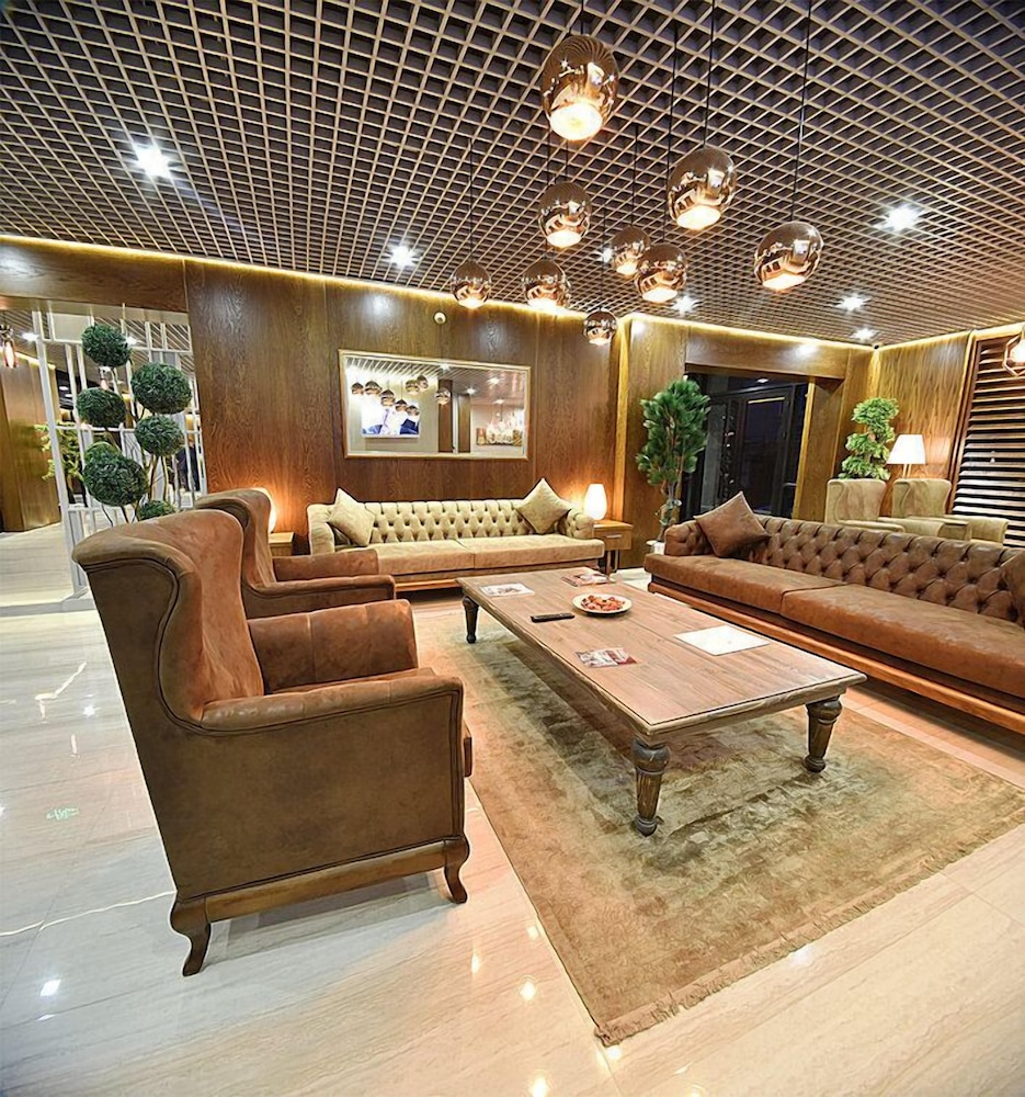 The Elegant Hotel 29/50