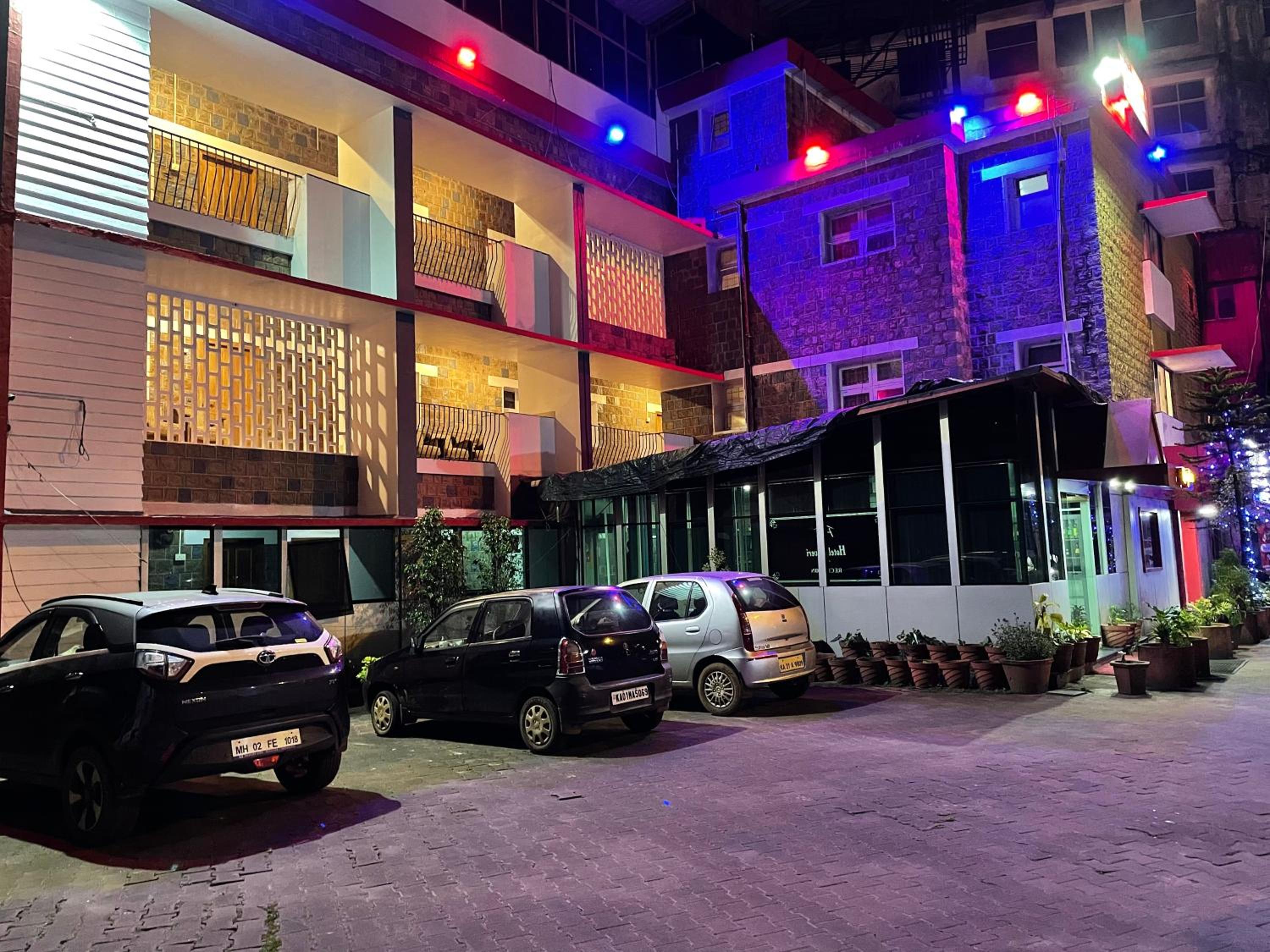 HOTEL CAVERI 19/22