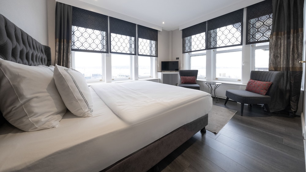 Deluxe, Sea View