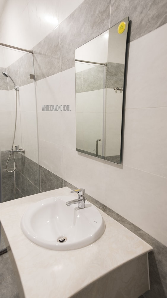White Diamond Hotel - Airport 50/50