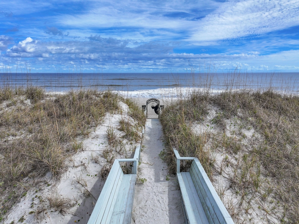 Seahorse Oceanfront Inn 23/50