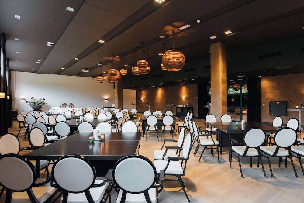 Van der Valk Hotel Apeldoorn De Cantharel 35/48
