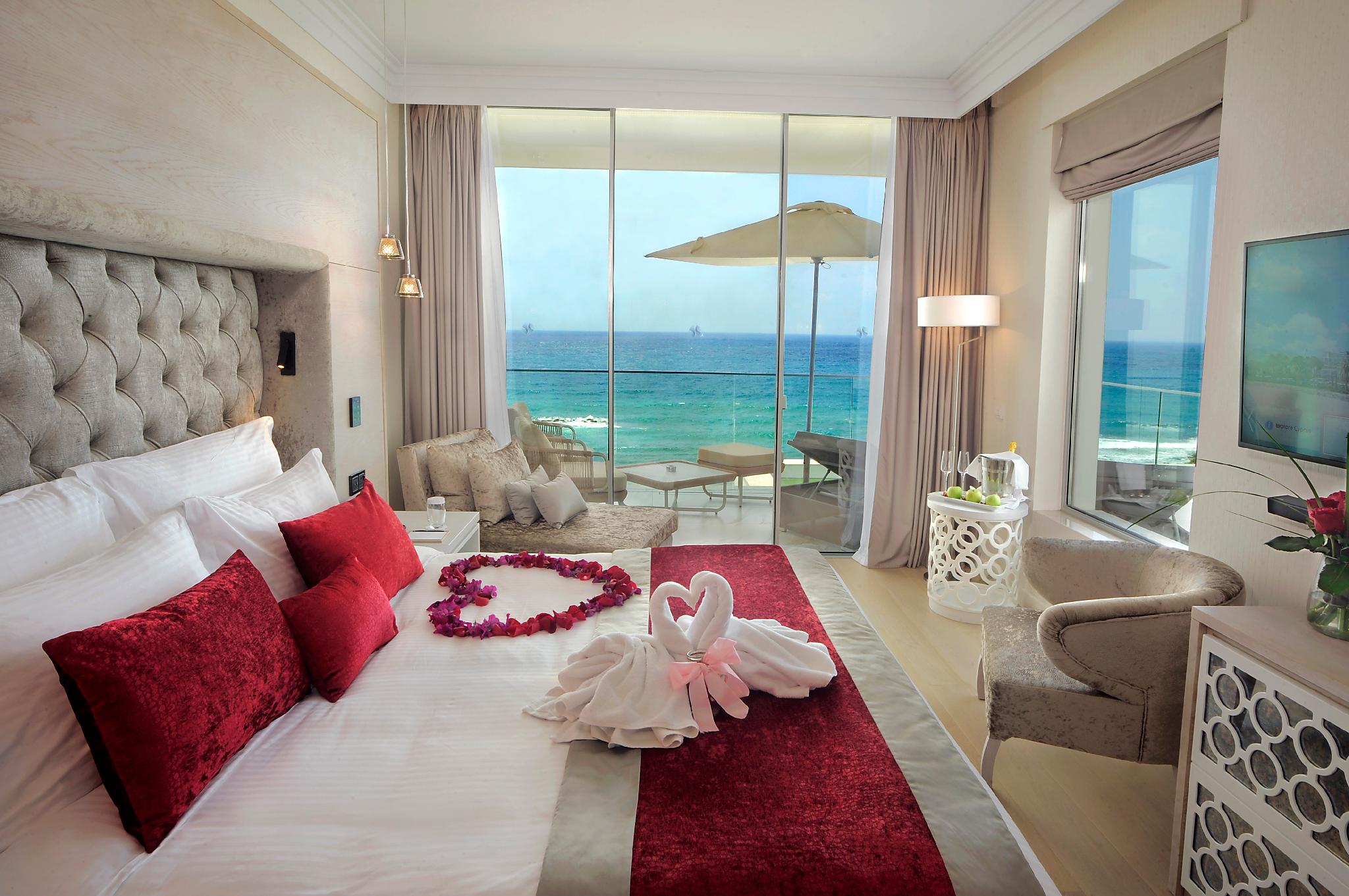 HONEYMOON, SUITE