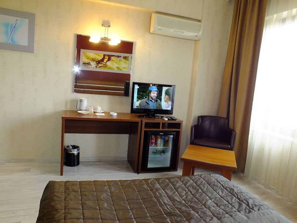 Lifos Hotel 4/48