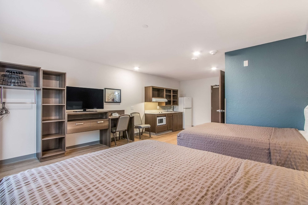 WoodSpring Suites Doral Miami Airport 32/51