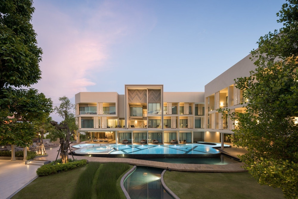 The Signature Hotel Airport 3/50