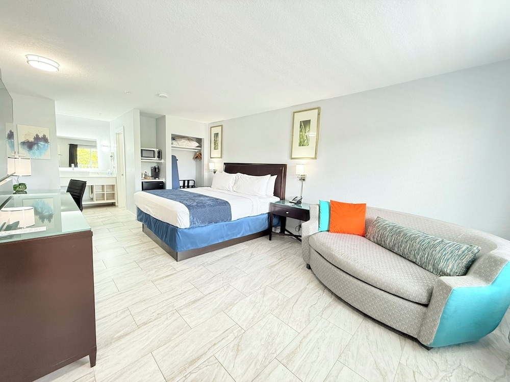 Lantern Inn & Suites 40/63