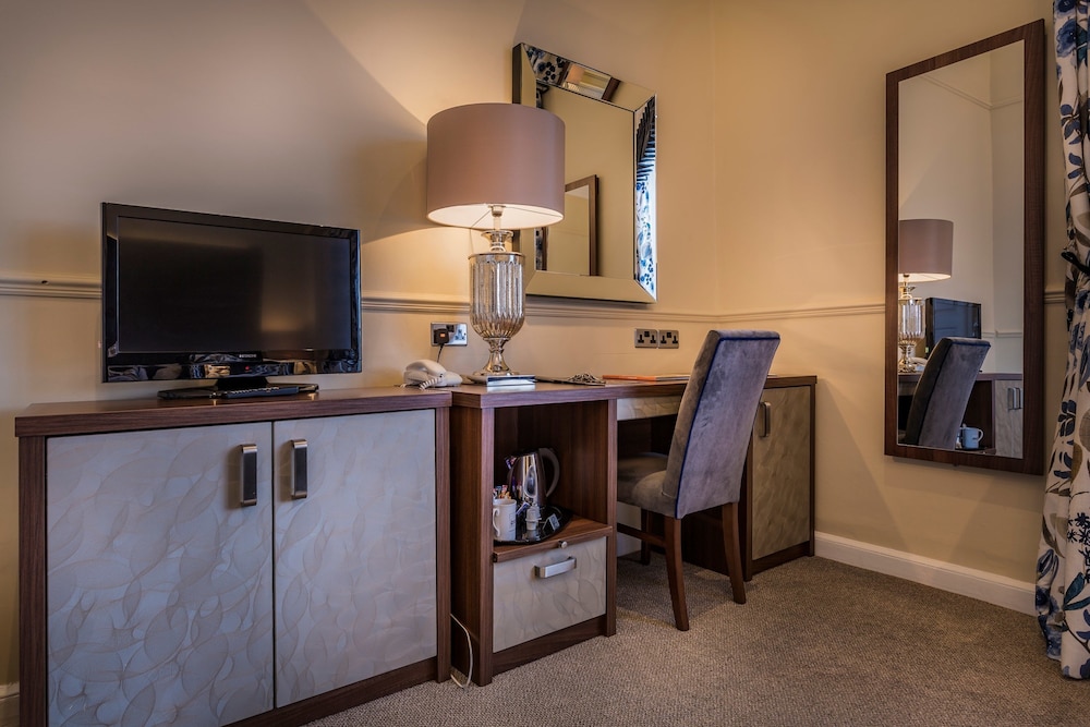 The Golden Fleece Hotel 38/50