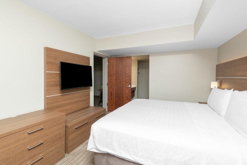 Holiday Inn Express Hotel Suites St George North 13/48