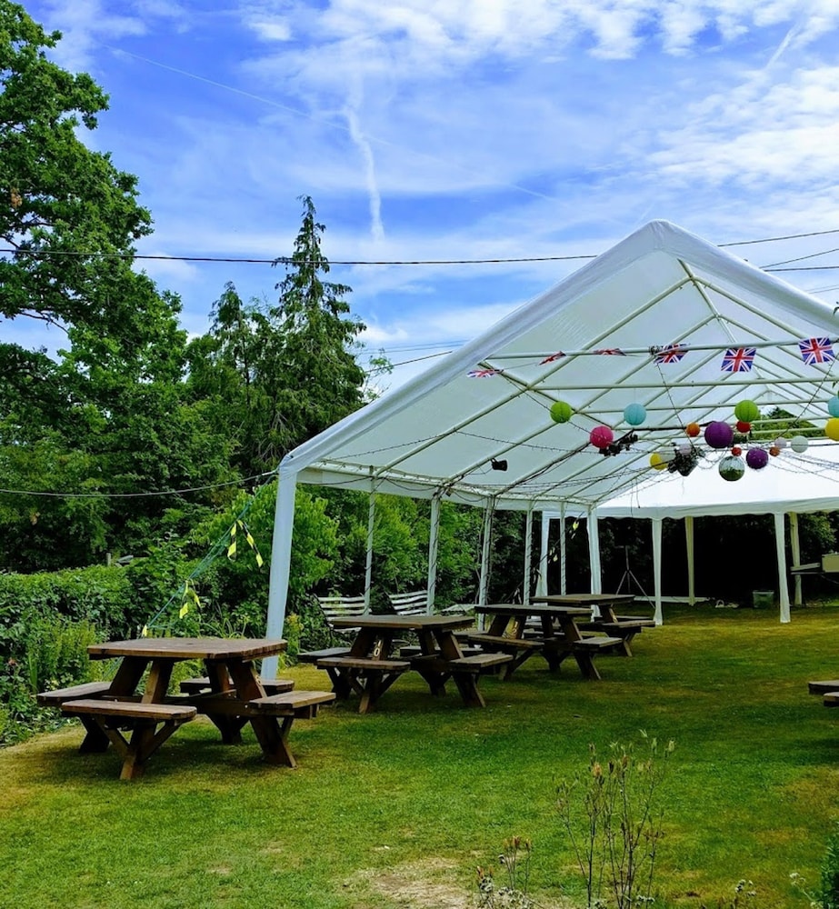 The Furze Bush Inn 30/33