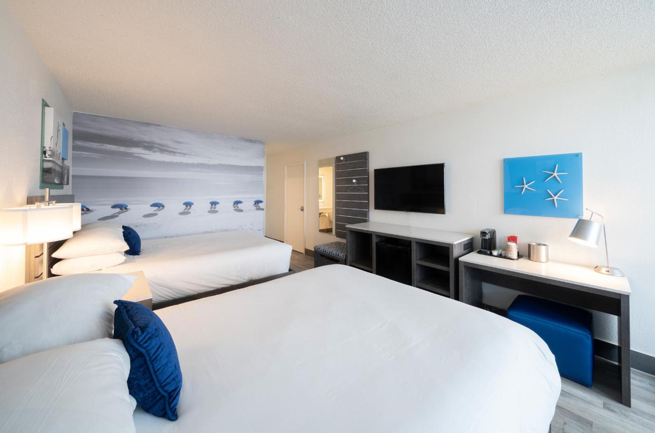 Room, Queen Bed, Pool Deck